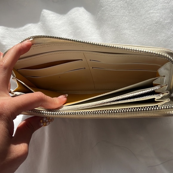 White Goyard Wallet - Picture 6 of 6